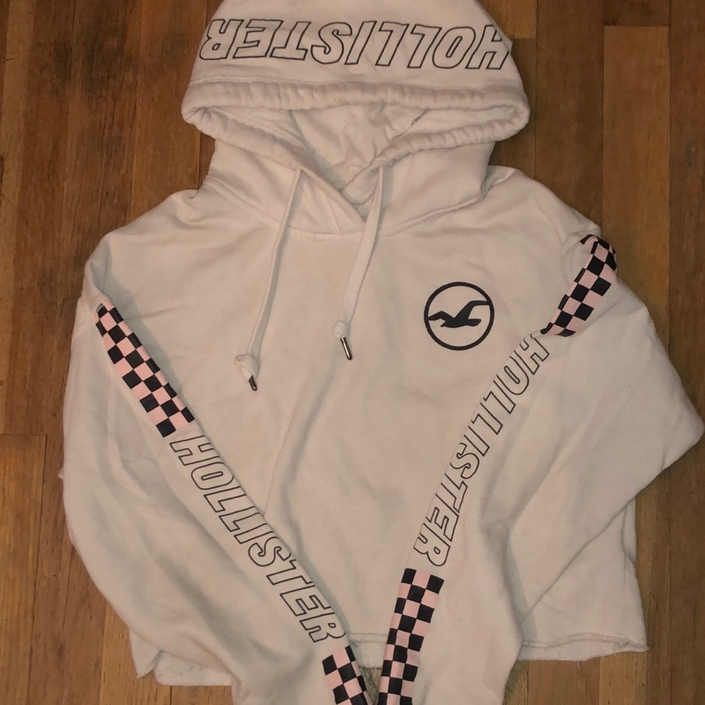 White cropped Hollister sweater!!
